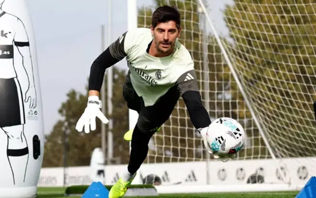 Courtois trở lại tập luyện sớm cùng Real Madrid