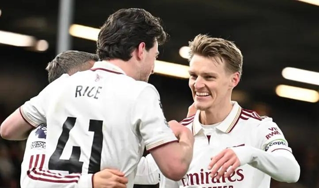 Cú hích từ Rice và Odegaard giúp Arsenal bứt phá