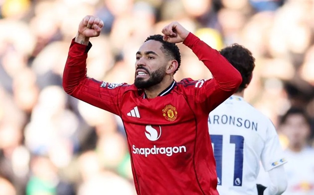 Cunha khiến chảo lửa Elland Road câm lặng