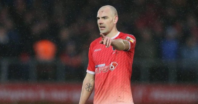 Cựu sao MU, Darron Gibson bất ngờ tái xuất sân cỏ