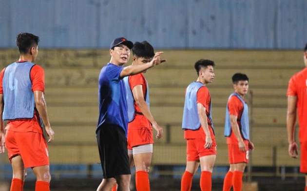 Đấu U23 Lào, U23 Việt Nam không tập làm quen sân