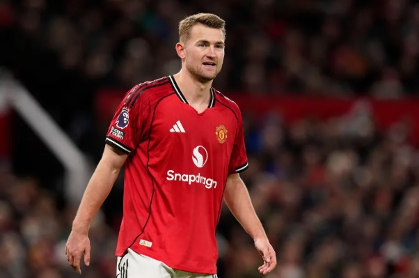 De Ligt nối dài thống kê kỳ lạ sau khi MU sa thải Amorim