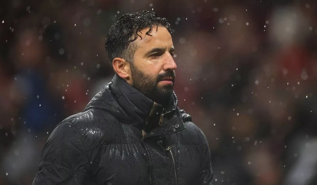 Ferdinand hé lộ sự lạnh nhạt bất thường của Amorim