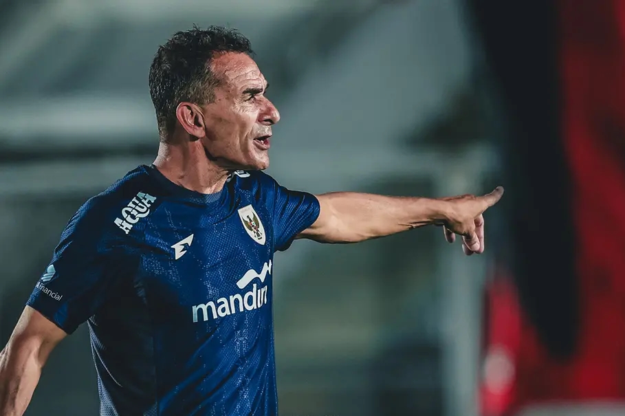 Frengky Missa trở lại U23 Indonesia thay thế Mikael Alfredo Tata bị ốm