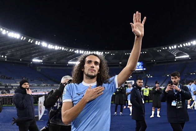 Guendouzi chào tạm biệt CĐV Lazio để sang Fenerbahce