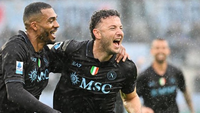 Hạ Lazio 2-0, Napoli phả hơi nóng vào gáy AC Milan