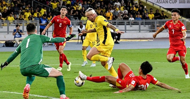 Hàng thủ mong manh, ĐT Việt Nam thua đậm 0-4 trước Malaysia