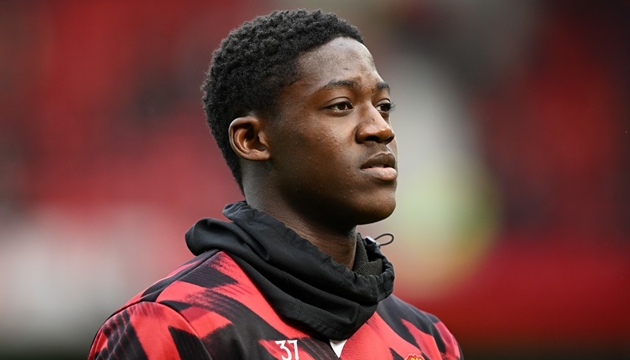 HLV Amorim lên tiếng về tương lai Mainoo và Zirkzee