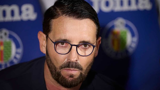 HLV Getafe tố Vinicius diễn kịch, phát ngôn khiêu khích