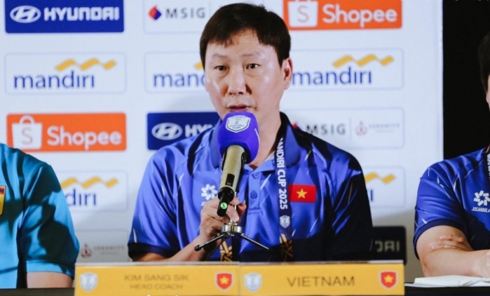HLV Kim Sang Sik thận trọng dù U23 Việt Nam thắng đậm Lào