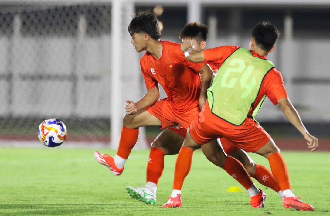 HLV Kim Sang-sik và “trục xương sống” mới tại U23 Việt Nam