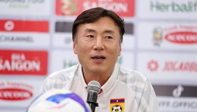 HLV Lào dành lời khen cho Viktor Lê