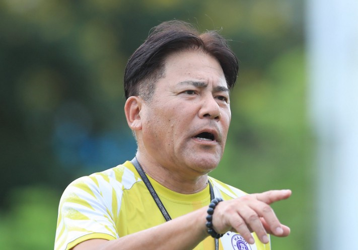 HLV Makoto Teguramori gia hạn hợp đồng với Hà Nội FC, CĐV bày tỏ sự phấn khích