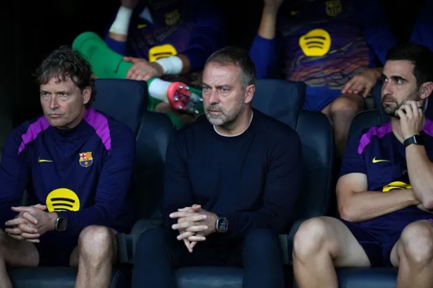 Jamie Carragher: “Barcelona chưa đủ mạnh để vô địch Champions League, dễ sụp đổ khi gặp Arsenal hay Bayern”