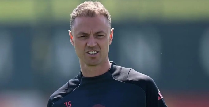 Jonny Evans tái xuất Man Utd, phò tá Darren Fletcher