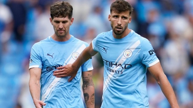 Khủng hoảng hàng thủ, Pep Guardiola từ chối gọi lại Akanji và Reis