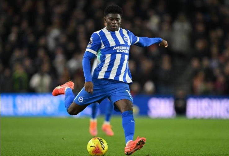 Liverpool đại chiến Man Utd vì Carlos Baleba