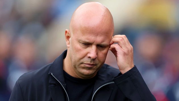 Liverpool hóa “nhàm chán”, màn đổi vai không tưởng với Arsenal