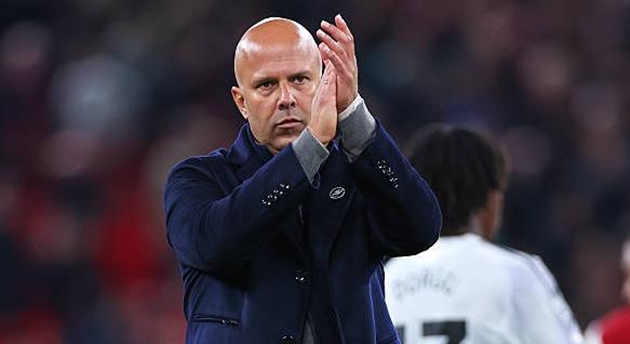 Liverpool thua đau, Arne Slot đặt dấu hỏi về trọng tài