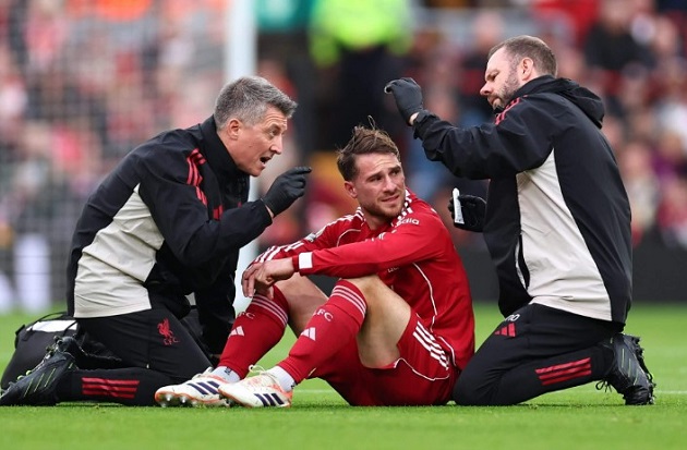 Liverpool thua đau Man Utd, lộ điểm yếu chí mạng ở trung tuyến