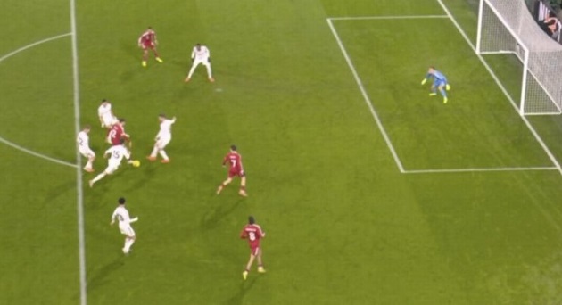 Luật 5cm giúp Wirtz ghi bàn cho Liverpool