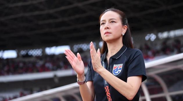 Madam Pang sẵn sàng chịu trách nhiệm sau biến động ở tuyển Thái Lan