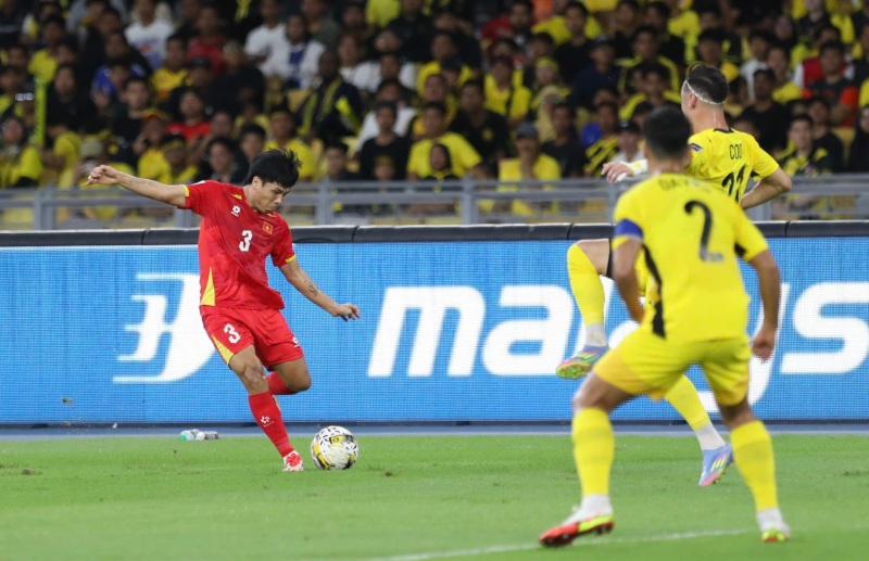 Malaysia 4-0 Việt Nam: Sụp đổ sau giờ nghỉ; Cú đúp trong 10 phút