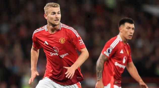 Man United sắp có “cuộc chiến năm người” nơi hàng thủ