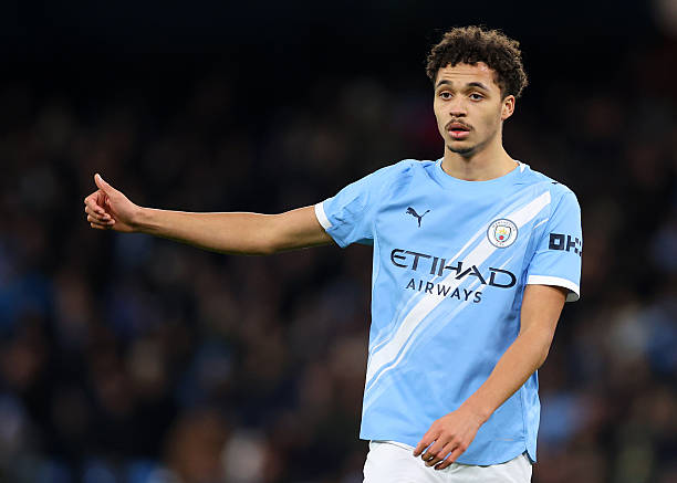 Max Alleyne bước ra ánh sáng giữa cơn bão ở Man City