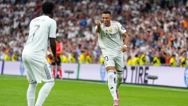 Mbappe bùng nổ trên sân khách hơn trên sân nhà