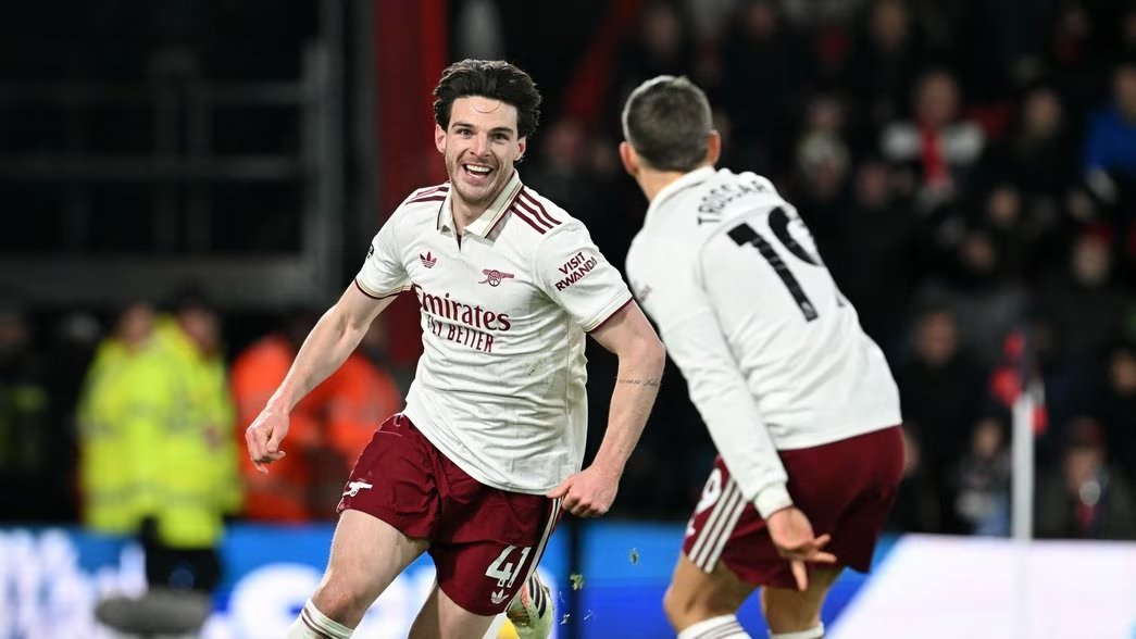 Merson tin Arsenal mang dáng dấp MU thời Sir Alex