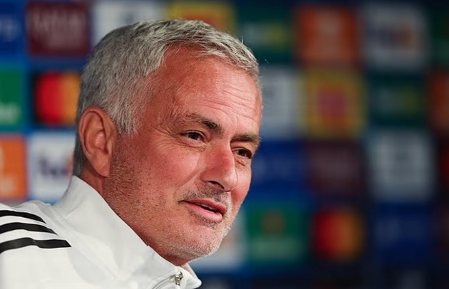 Mourinho tái ngộ Newcastle ở Champions League, nhớ Sir Bobby Robson