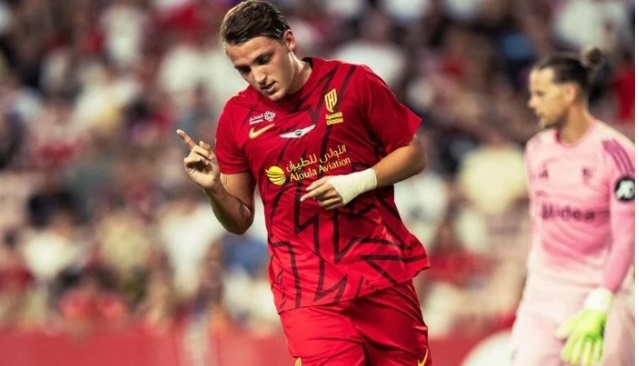 MU cân nhắc mua Retegui