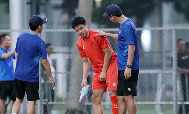 Nguyễn Đình Bắc bị đau nhẹ, khả năng ra sân bỏ ngỏ