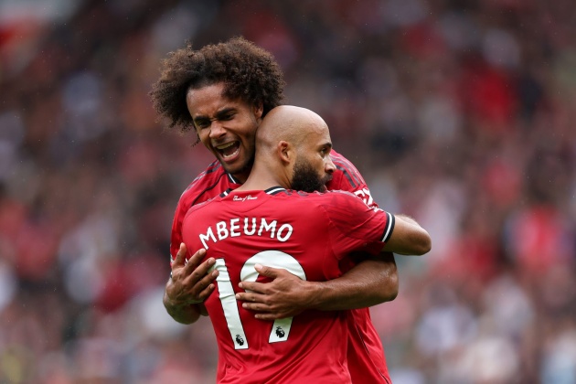 Niềm vui của Man United, nỗi lo của Joshua Zirkzee