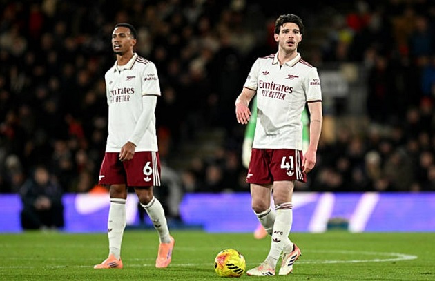 Paul Merson chê Arsenal đá hiệp một tệ chưa từng thấy