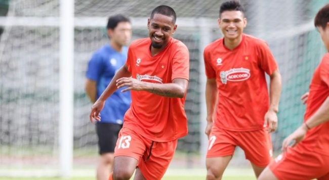 Quang Vinh và các tân binh tạo điểm nhấn trước trận gặp Malaysia