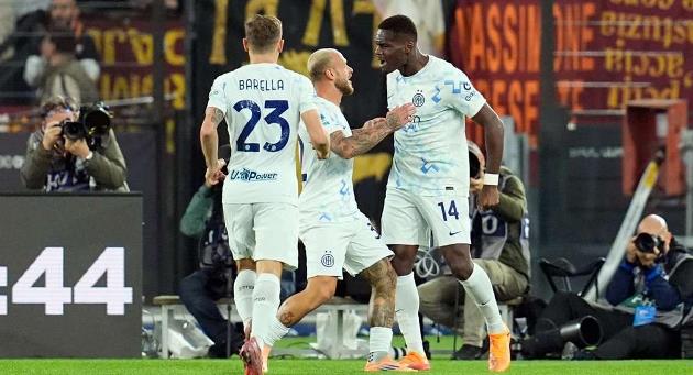 Quật ngã Roma, Inter chễm chệ ở ngôi đầu BXH Serie A
