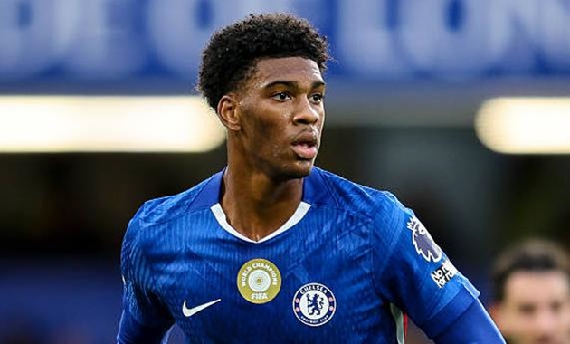 Romano: Chelsea từ chối bán Acheampong cho Dortmund