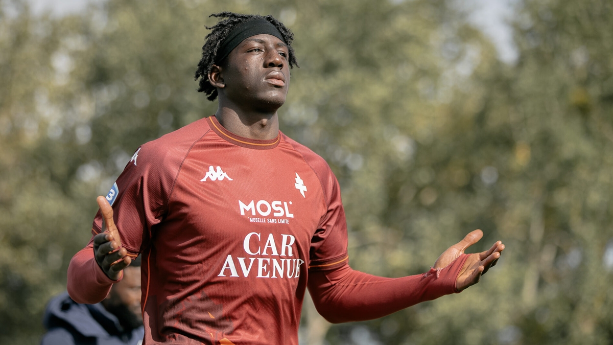 Romano xác nhận Aston Villa chiêu mộ thần đồng 16 tuổi