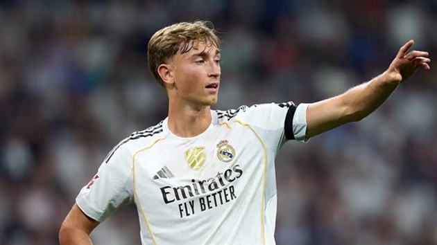 Romano xác nhận Huijsen lỡ trận Real gặp Betis