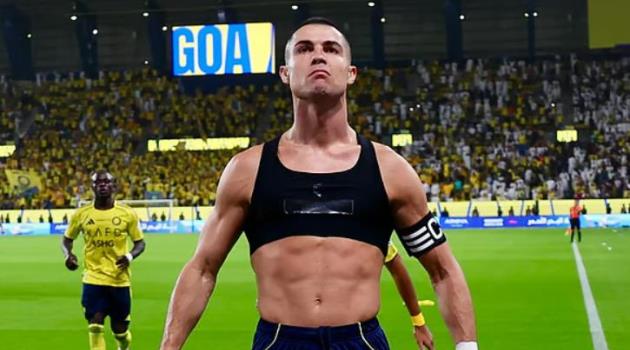 Ronaldo sút hỏng phạt đền rồi ghi bàn tuyệt đẹp giúp Al Nassr hủy diệt Al Fateh