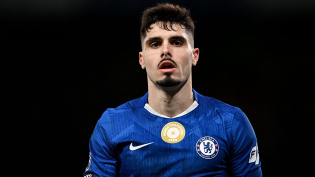 Rosenior cần mạnh tay loại Neto khỏi cánh trái