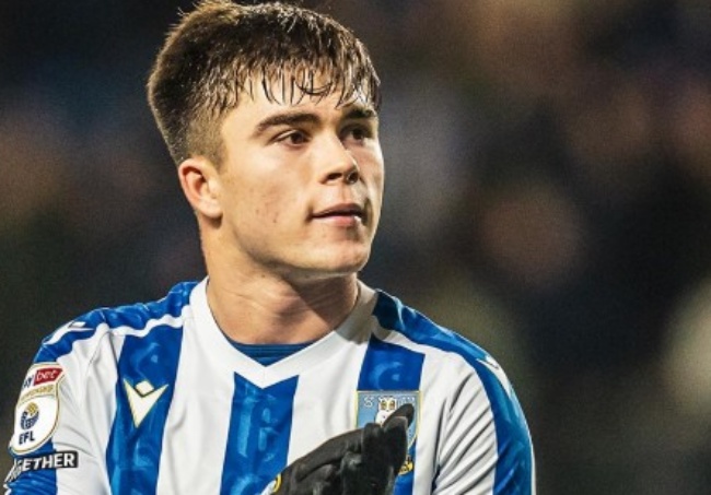 Sau tranh cãi với Amorim, Harry Amass tìm đường sang Stoke City