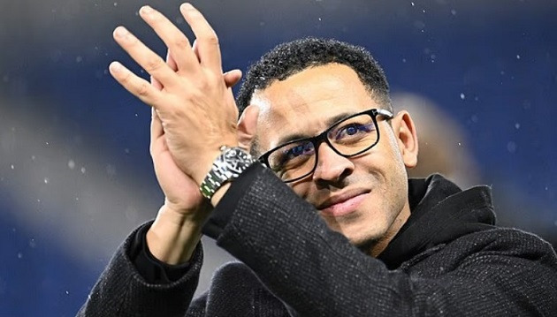 Sếp Strasbourg hộ tống Rosenior cập bến Chelsea