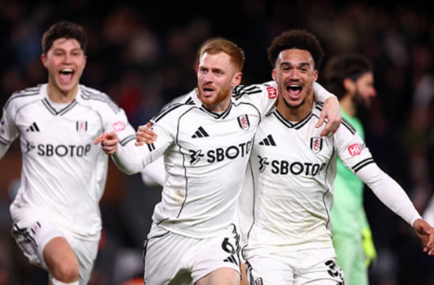 Siêu phẩm để đời khiến Liverpool đánh rơi 3 điểm phút 97