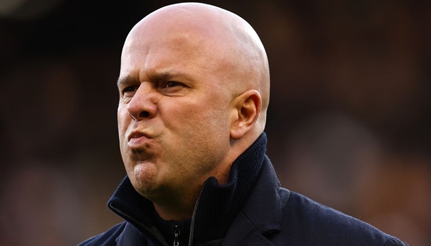 Slot chỉ ra sự khác biệt khiến Liverpool tụt lại sau Arsenal