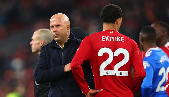 Slot tiết lộ nguyên nhân Ekitike chấn thương