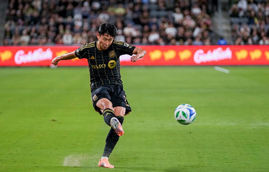 Son ghi bàn, LAFC giật lại 1 điểm ngay phút bù giờ