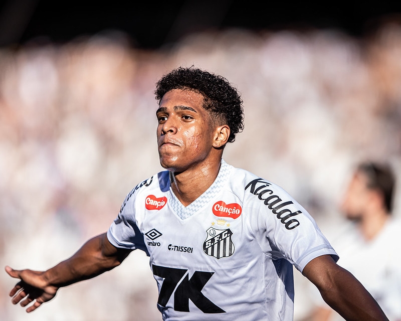 Spurs săn đón Souza nhằm gia tăng sức mạnh hành lang trái